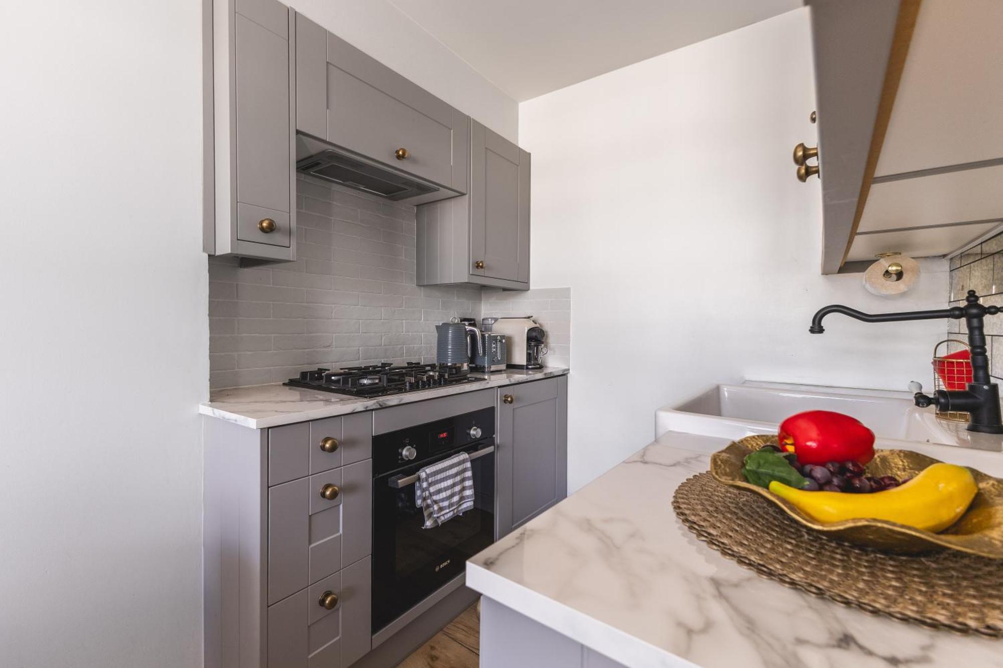 Luxurious 1-Bedroom Apartment In Kensington Лондон Екстериор снимка