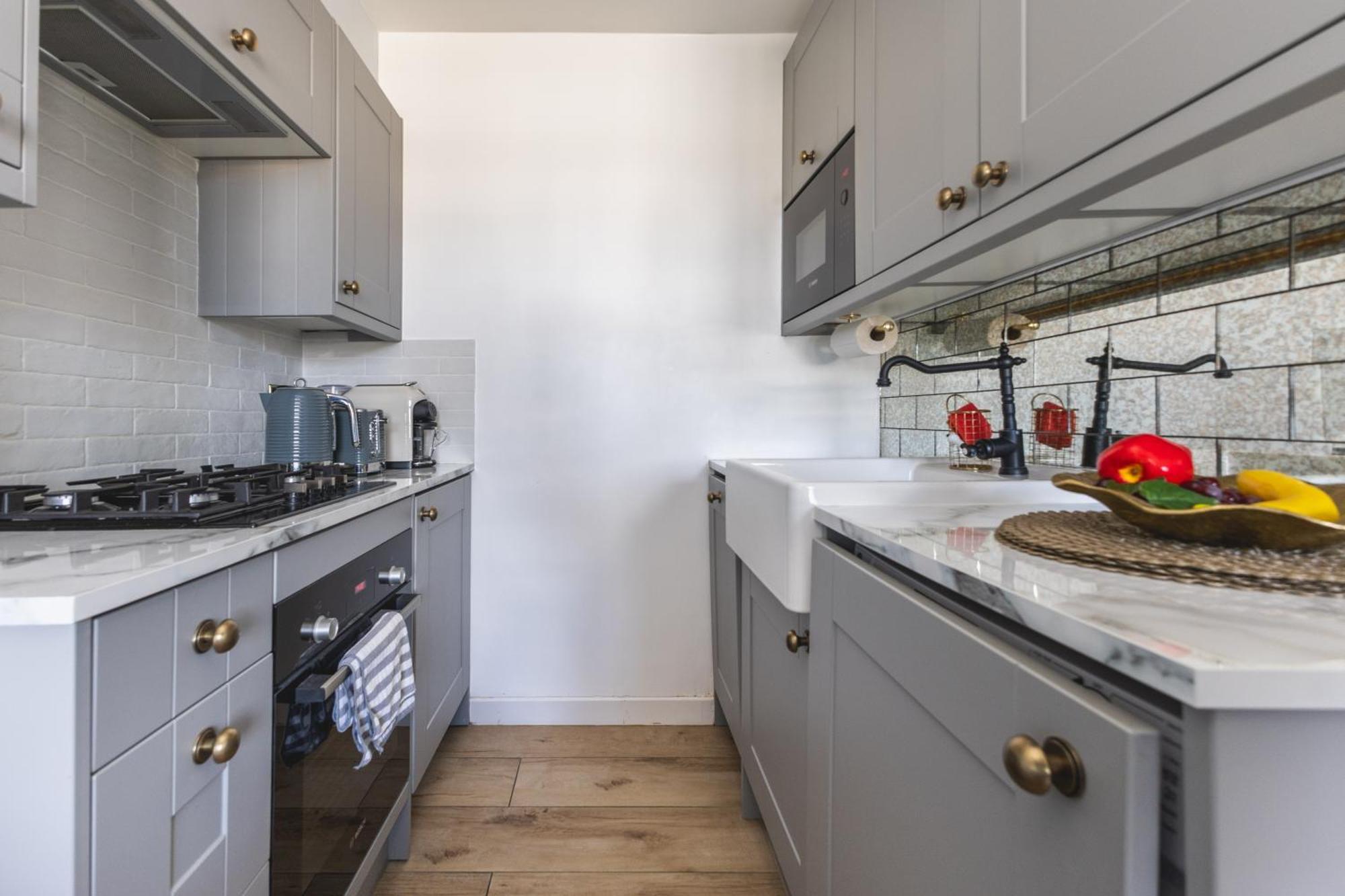 Luxurious 1-Bedroom Apartment In Kensington Лондон Екстериор снимка
