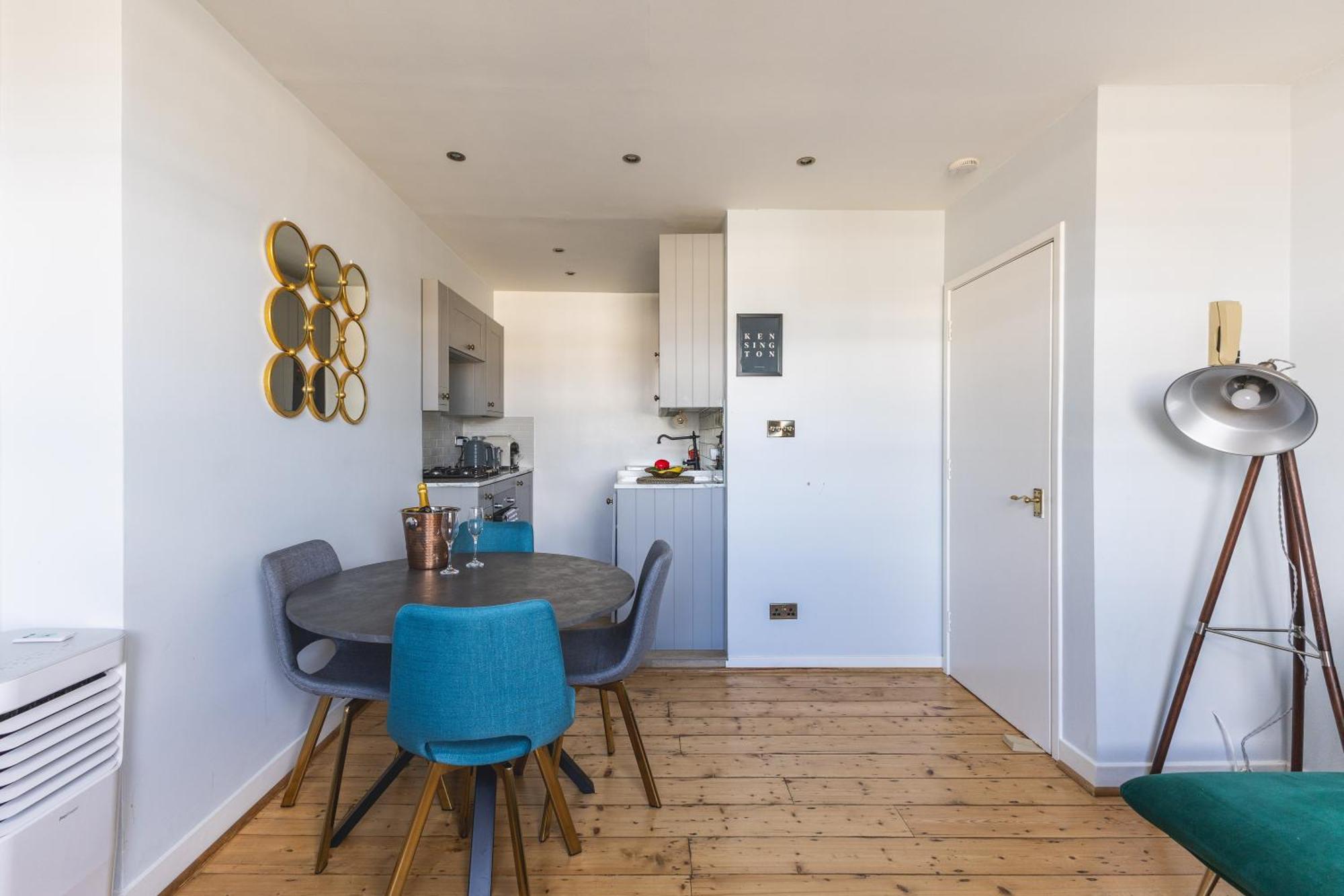 Luxurious 1-Bedroom Apartment In Kensington Лондон Екстериор снимка
