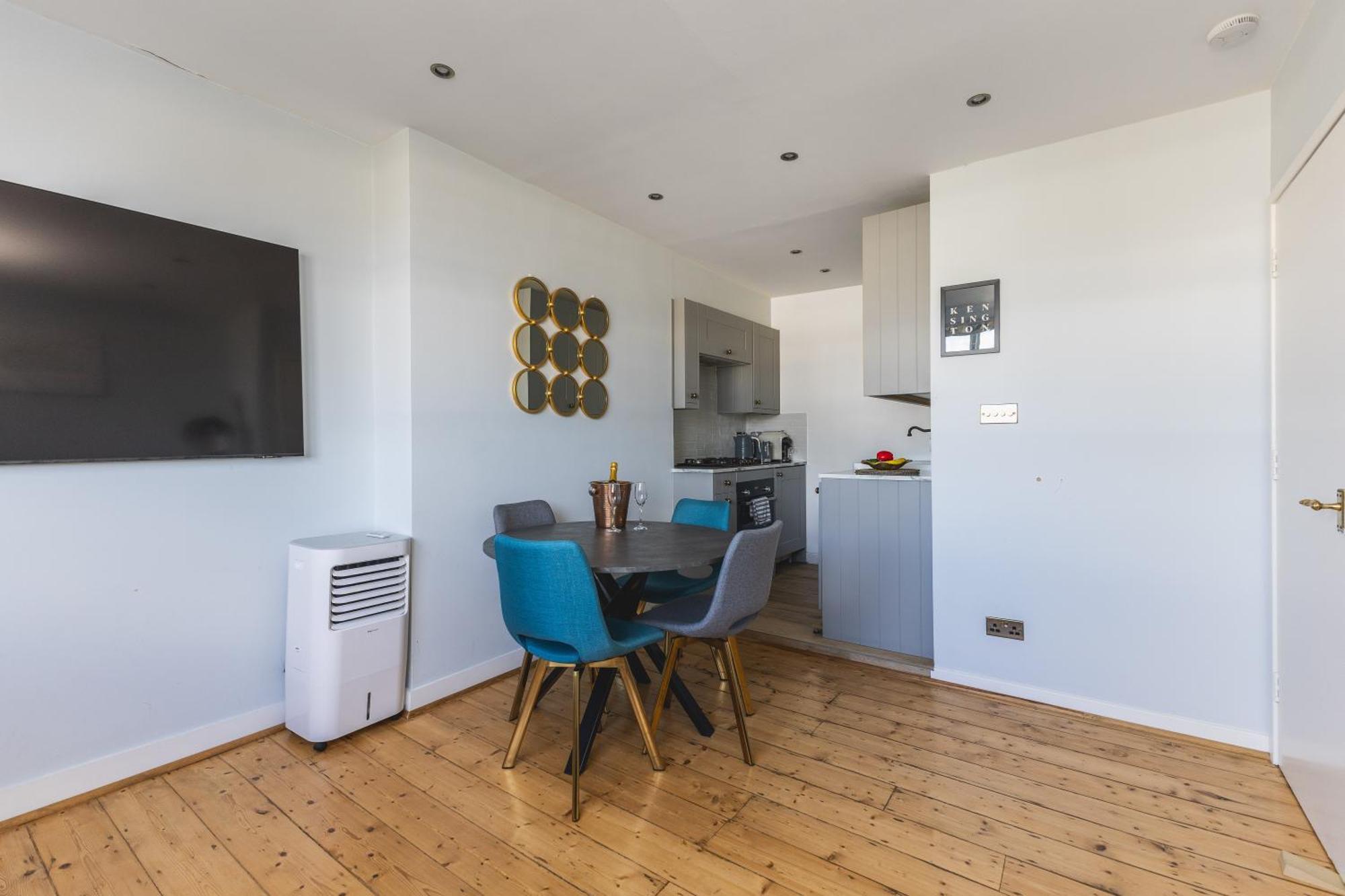 Luxurious 1-Bedroom Apartment In Kensington Лондон Екстериор снимка